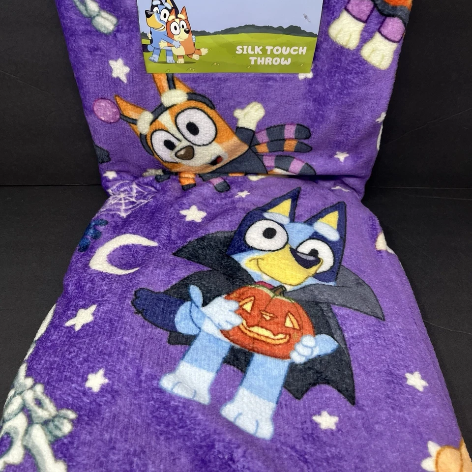 Manta de felpa azul 50”x70” Bingo Halloween Disfraces morados ¡Barroche de temporada! Foto 2 de 4