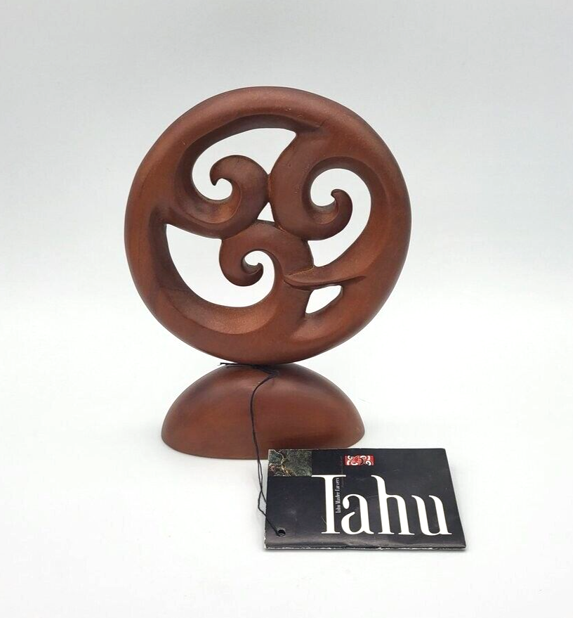 VTG Tahu Master Carvers New Zealand Maori Te Aohurihuri Carved