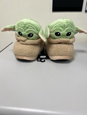 STAR WARS THE MANDALORIAN CHILD PLUSH SLIPPERS. BRAND NEW. ADULT SIZE 13-14