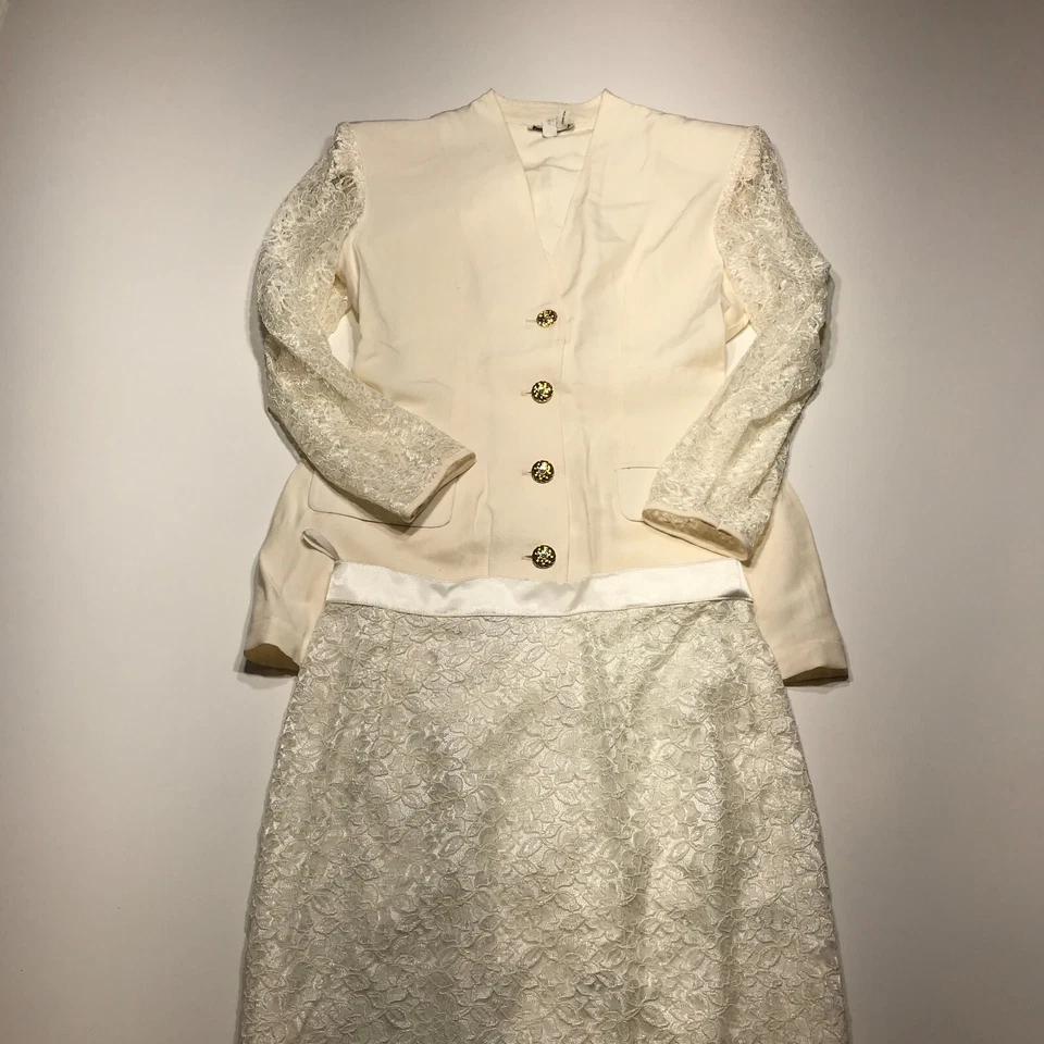 Conjunto Formal Yunes Gamilla Mujer Mediano 2 Piezas Blanco Encaje Forrado Chaqueta y Falda Foto 2 de 4