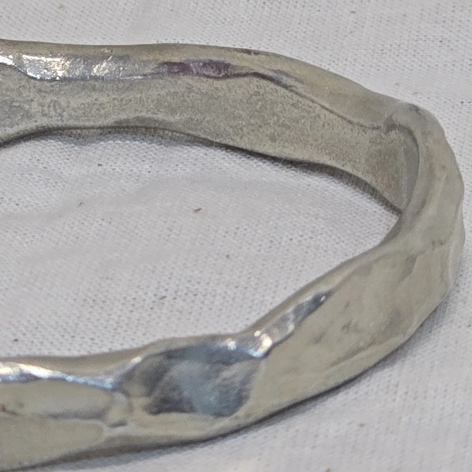 Amos Pewter Canada "Forged" Hammered Oval Bangle *small size* Nova Scotia - Image 2 of 4