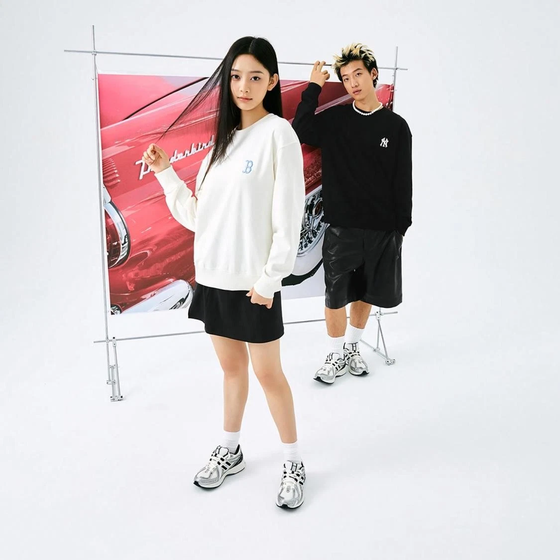 Solid Color Large Logo Printed Long Sleeve Sweatshirt Unisex Black