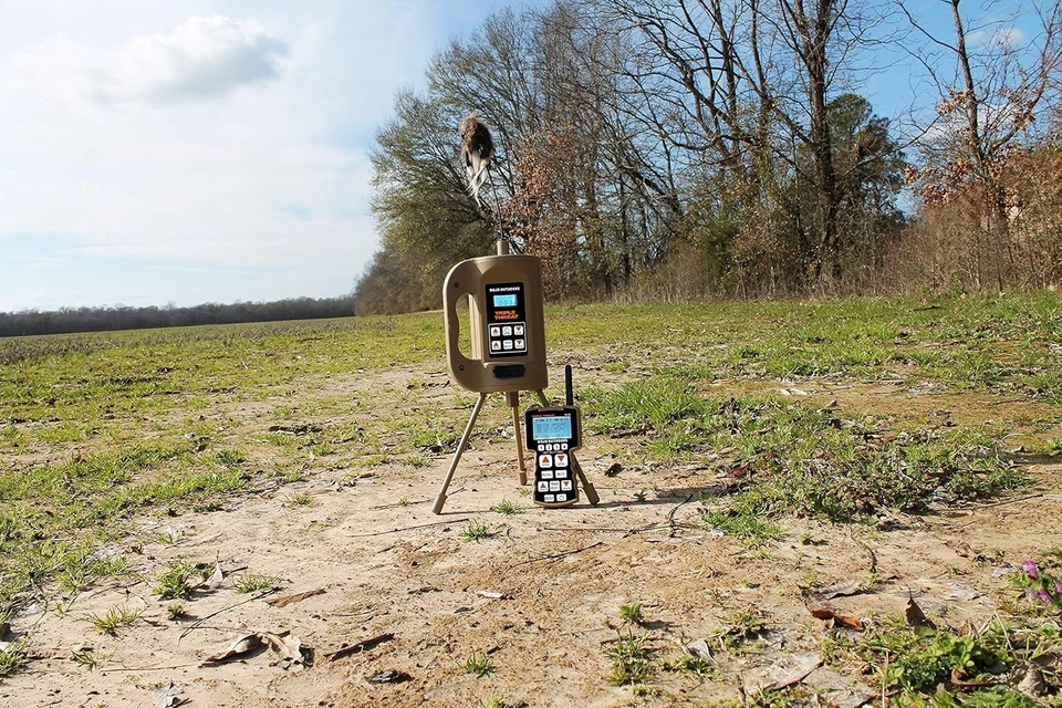 NEW MOJO Outdoors Triple Threat 2 E-Caller Predator Call Decoy, 3-Part Complete - Image 2 of 4