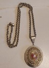 VINTAGE Victorian Courting Couple Locket - Gold Tone Necklace - 24” — photo 3
