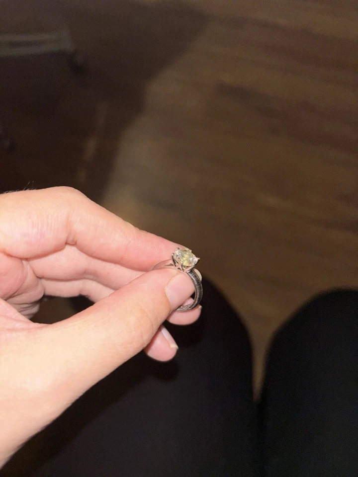 Tiffany & Co. Anillo de compromiso de platino de diamantes redondos de 0,42 quilates talla 5 Foto 2 de 4