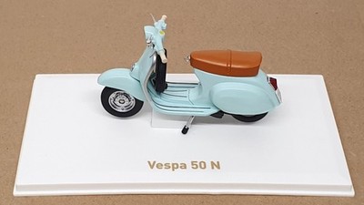 Norev 1/18 Scale 182081 - Vespa 50 N Scooter Motorbike