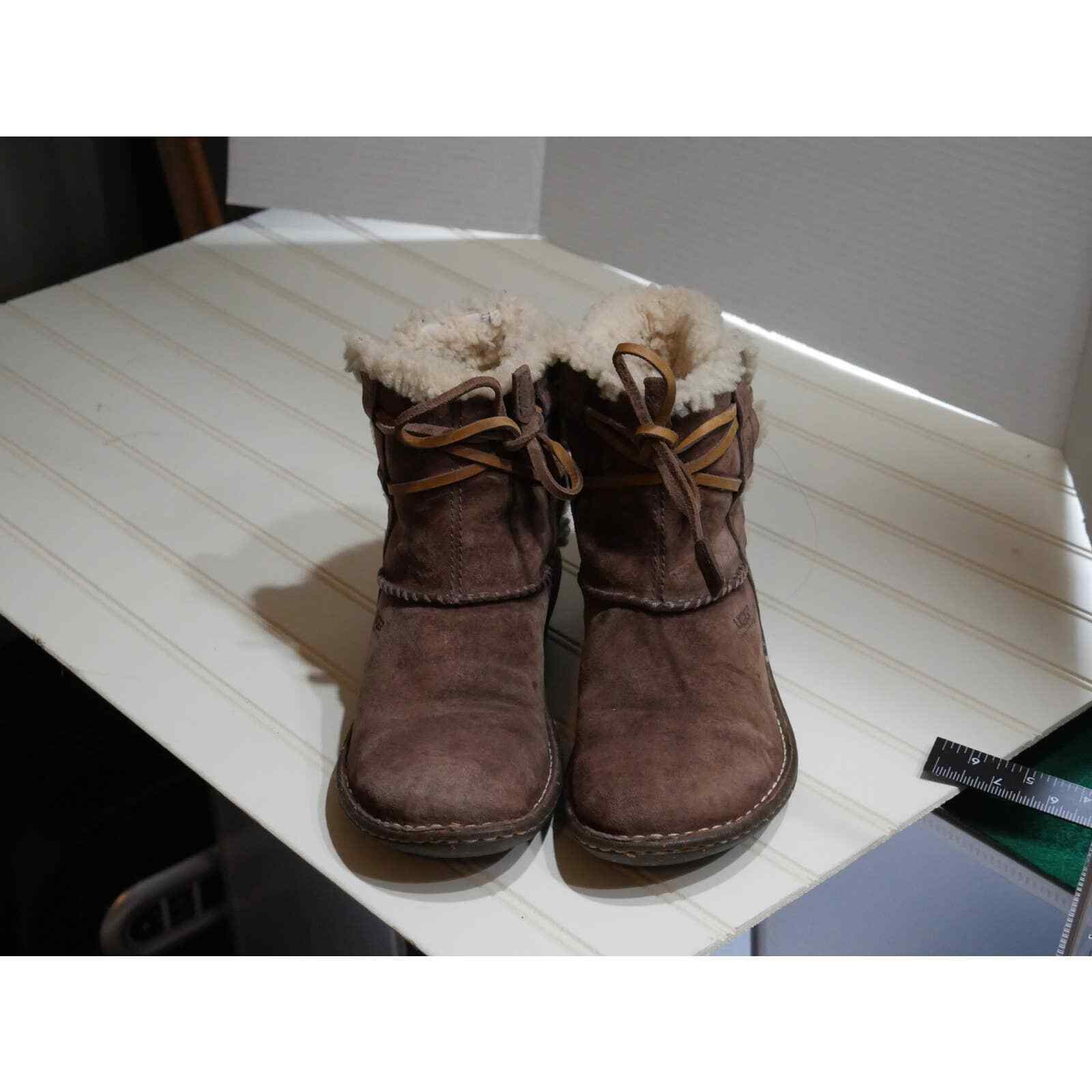 UGG S/N 5178 COVE BROWN TRIBAL SUEDE LEATHER SHEE… - image 1