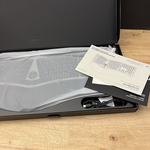 ProtoArc - EK01 Plus Backlit Wireless Ergonomic Workspace Keyboard - Picture 5 of 12