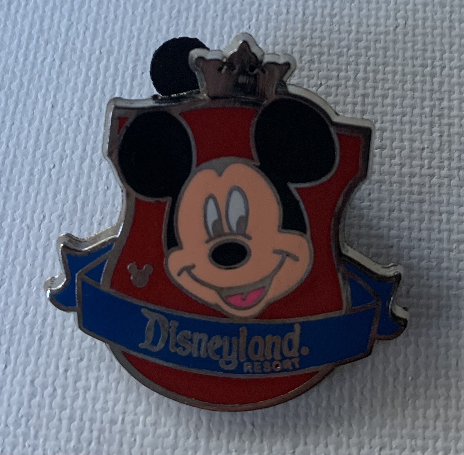 2012 Disney’s Mickey Mouse Crest Disneyland Resort Trading Pin 