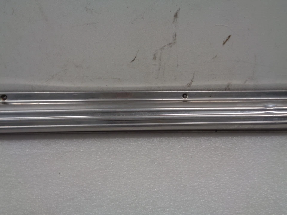 Placa de desgaste del umbral de la puerta del conductor izquierdo Mercedes 450SL R107 1973-1980 OEM AK250624 Foto 3 de 4