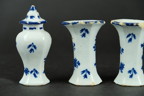 Antique small Dutch Delft garniture of vases 18th / 19th century 9cm - Picture 3 of 9