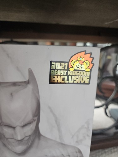 The Dark Knight Rises White Faux Marble Texture Edition Memorial Statue /999 - Picture 2 of 6