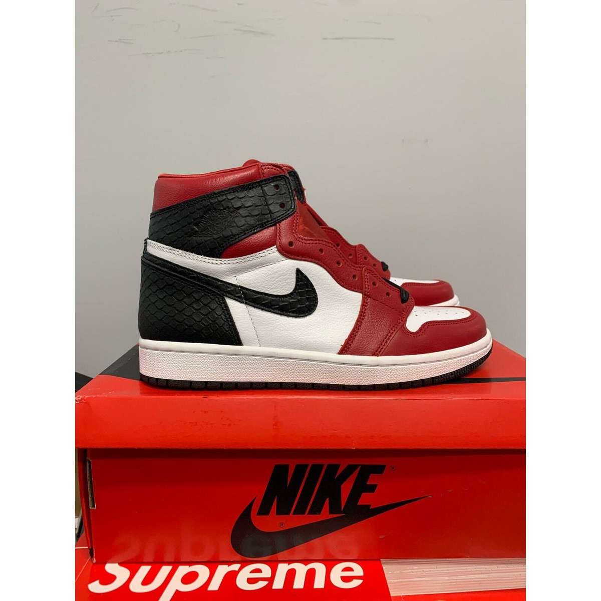 【Nike】ナイキ★Air Jordan 1 High \"Satin Snake Chicago\" THESE ARE FIRE!! JORDAN 1 CHICAGO SATIN SNAKE REVIEW & ON