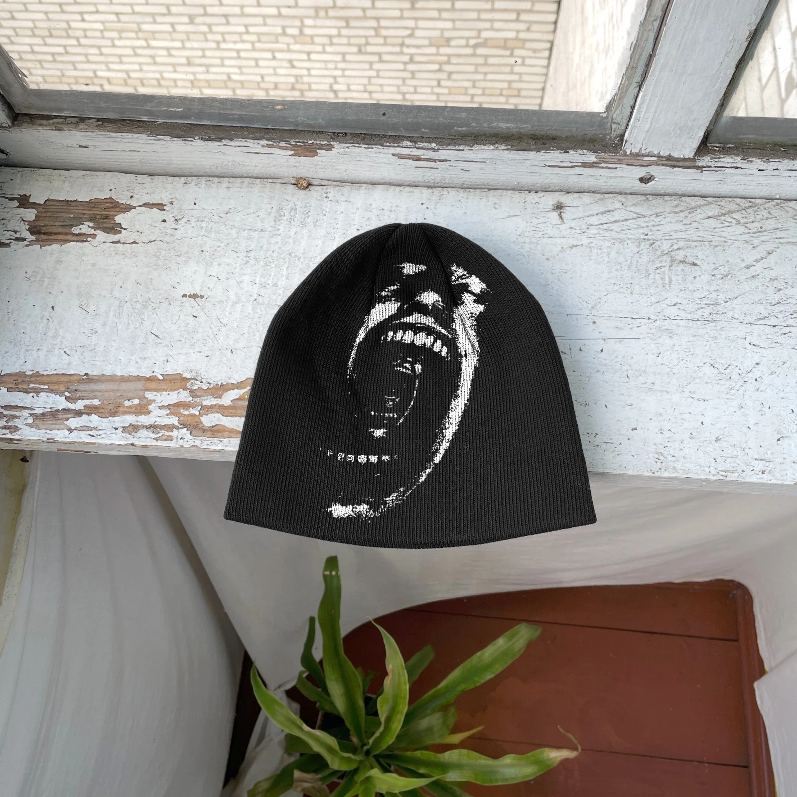 Screaming Face Beanie – Distressed Horror Grunge Black Beanie