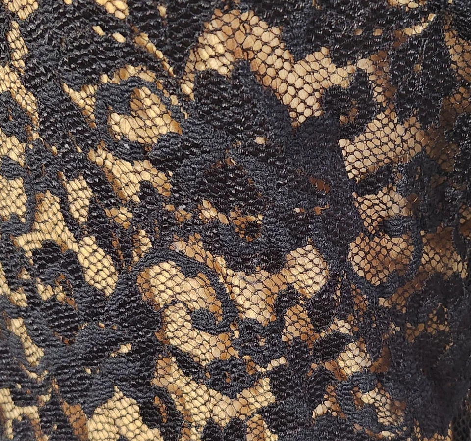 Vestido midi Karen Kane preto nude renda manga 3/4 forrado floral elástico feminino M”  - Imagem 2 de 4