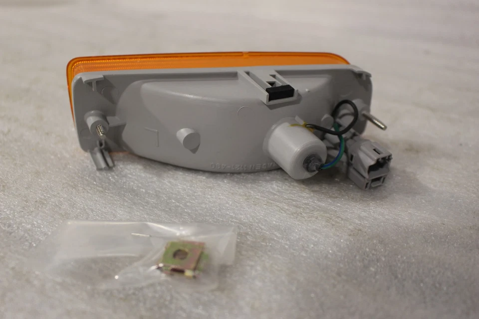 NUEVA LÁMPARA DE SEÑAL DE GIRO ORIGINAL MITSUBISHI MB831605 OEM NOS Foto 2 de 2