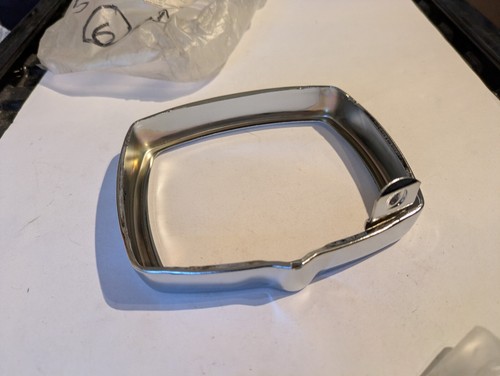 Cerchio faro NOS originale Yamaha 3E1-84115-10 V50 V70 V80 - Foto 4 di 4