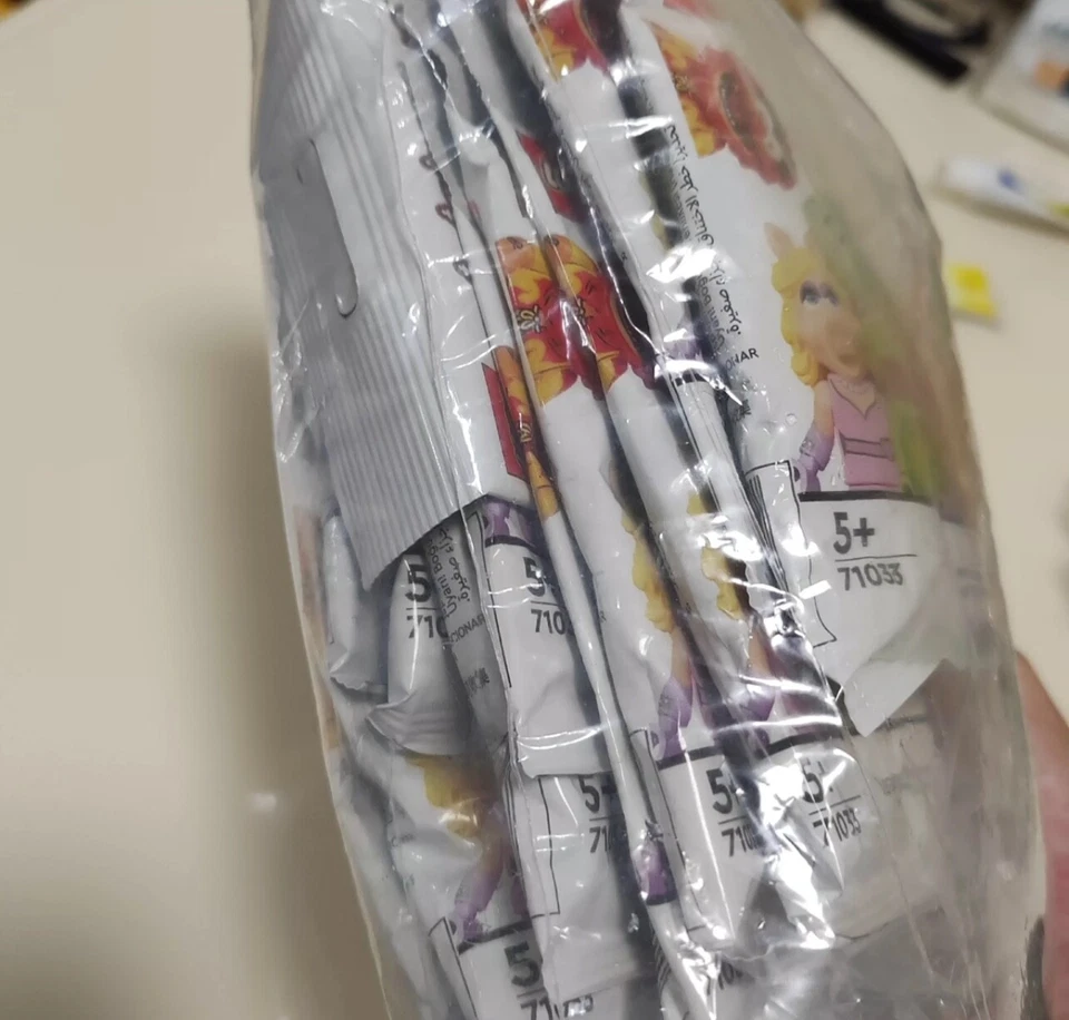 LEGO Collectible Minifigures: THE MUPPETS  71033 Complete Set of 12 *New Sealed* - Image 4 of 4