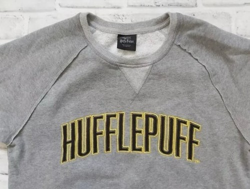 Universal Wizarding World of Harry Potter Hufflepuff Sweatshirt Crew Neck XS b15 - Picture 2 of 2