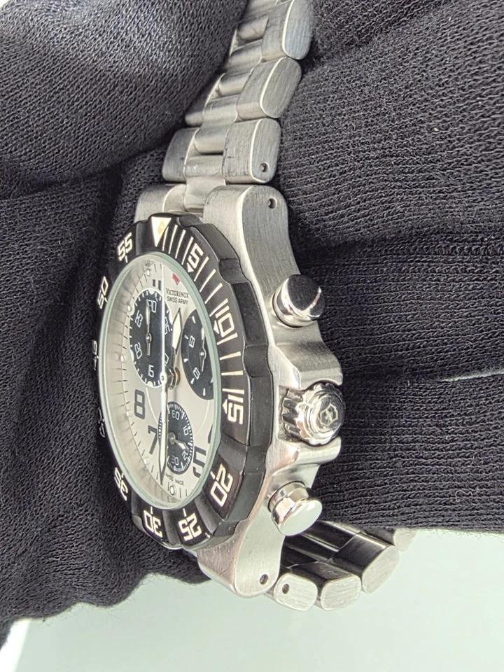 Victorinox Men's Stainless Steel Silver Watch 241339 - Image 4 of 4