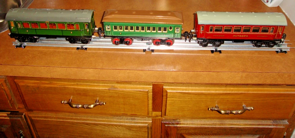 MARKLIN & BING O GAUGE SPUR 0  TINPLATE  PASSENGER CARS   1920'S-30'S   LOT OF 3 - Image 2 of 4