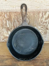 Vintage #3 Script Writing Unmarked Lodge 3 Notch Cast Iron Skillet Pan