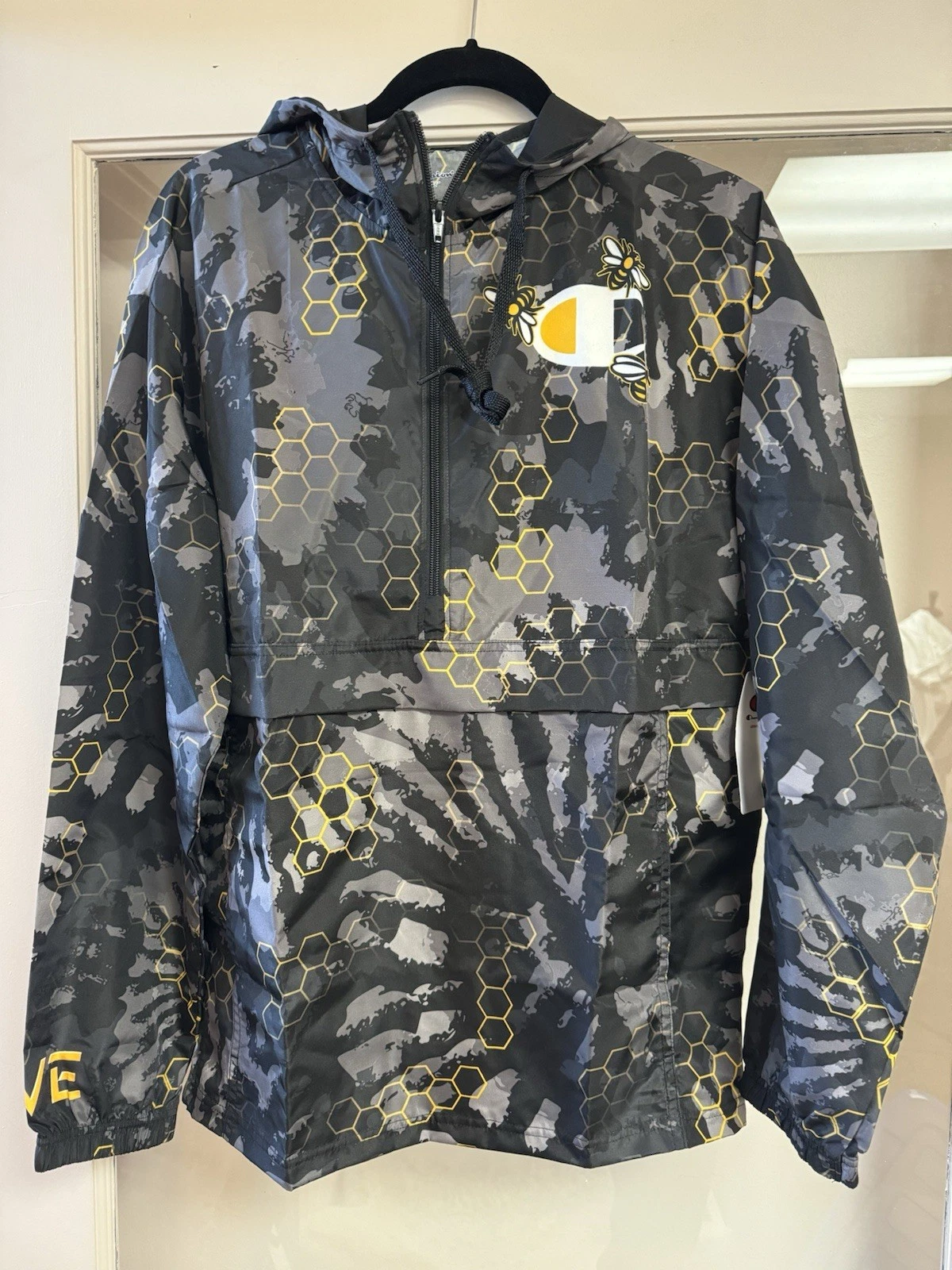 NWT Champion Savinthebees Black/gold Anorak Size S
