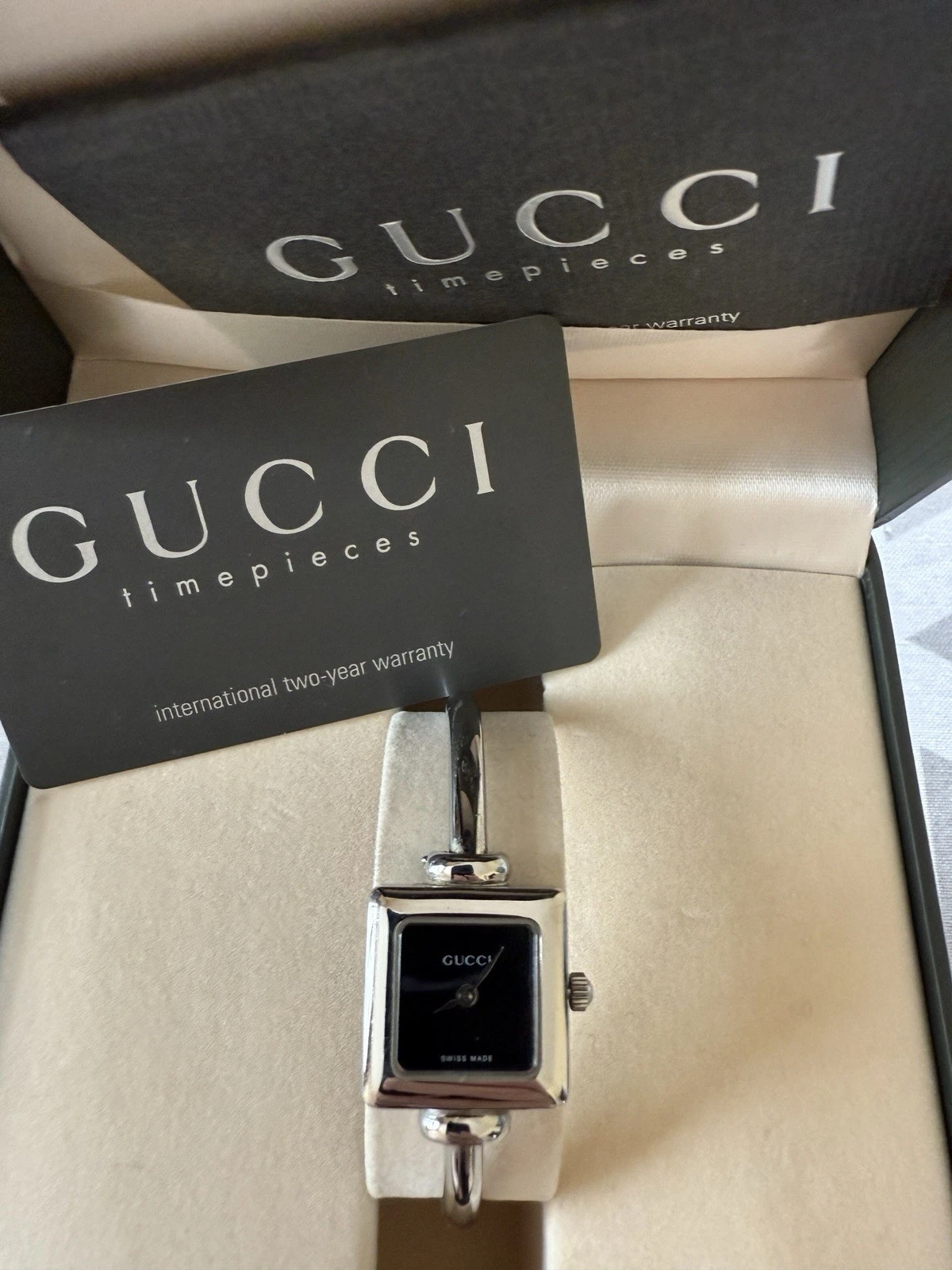 Montre femme Gucci série 1900L cadran carré noir acier inoxydable quartz dans sa boîte