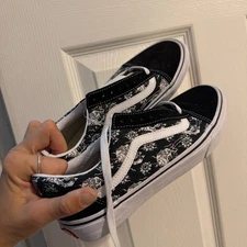 New Vans Old Skool - Skull With Flowers Pattern Men’s 7/womens 8.5