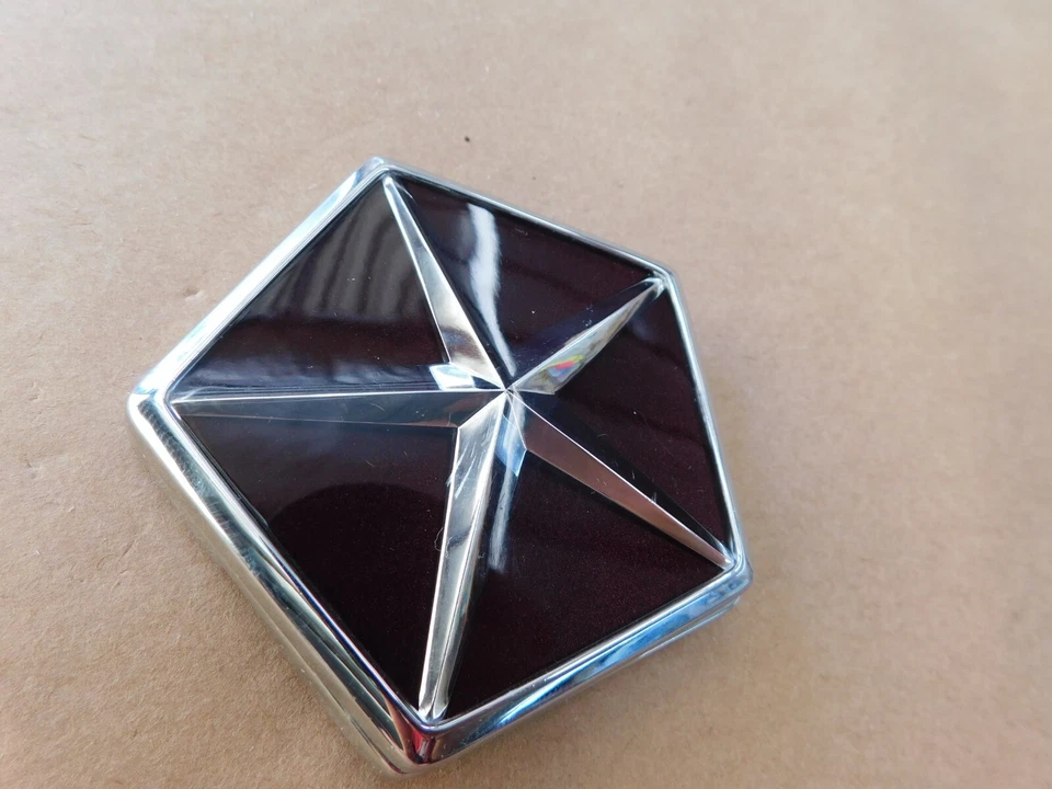 Nuevo de Lote Original Dodge Chrysler Plymouth 1988 1993 Ornamento de bloqueo de maletero 1989 1990 1991 Bur Foto 2 de 4