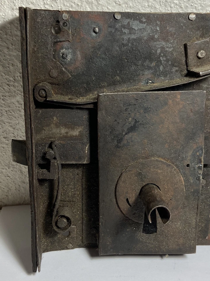 Rare Grande Serrure De Porte Encastrée En Fer Forgé Vendu Sans Clés XVIIe Siècle - Photo 4/4