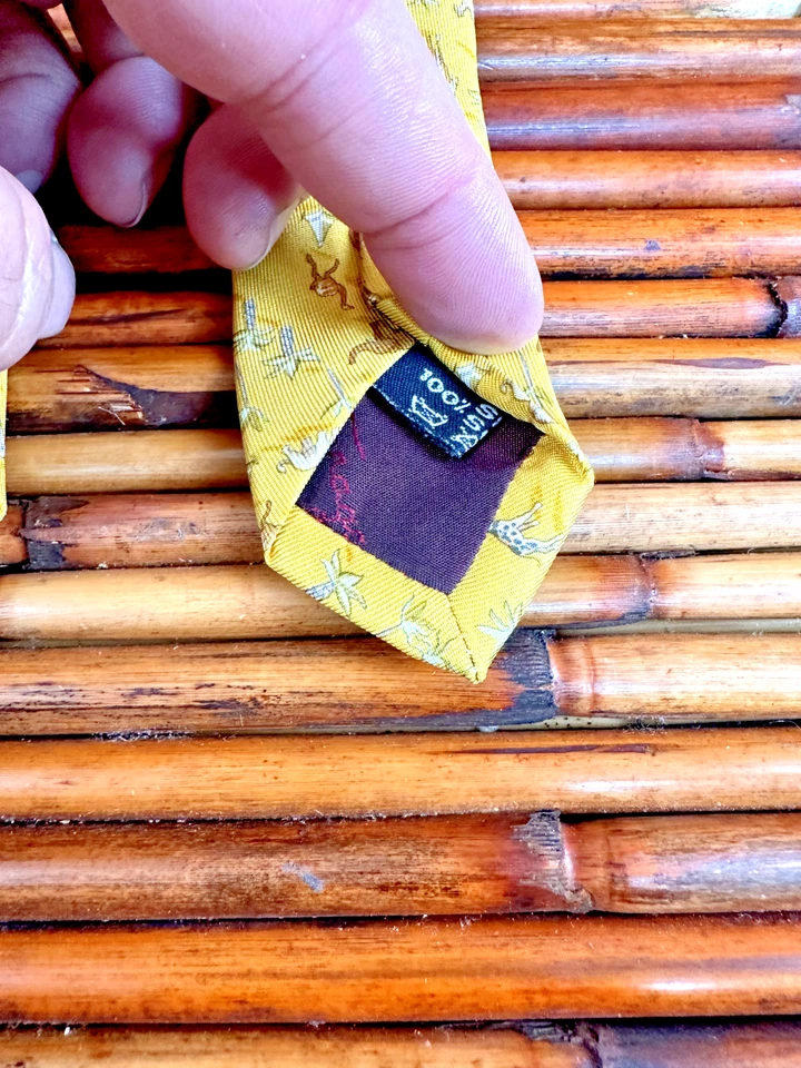 Corbata Salvatore Ferragamo Oasis Jirafa Elefante Cebra Oro 58.5" x 3.75" Foto 3 de 4