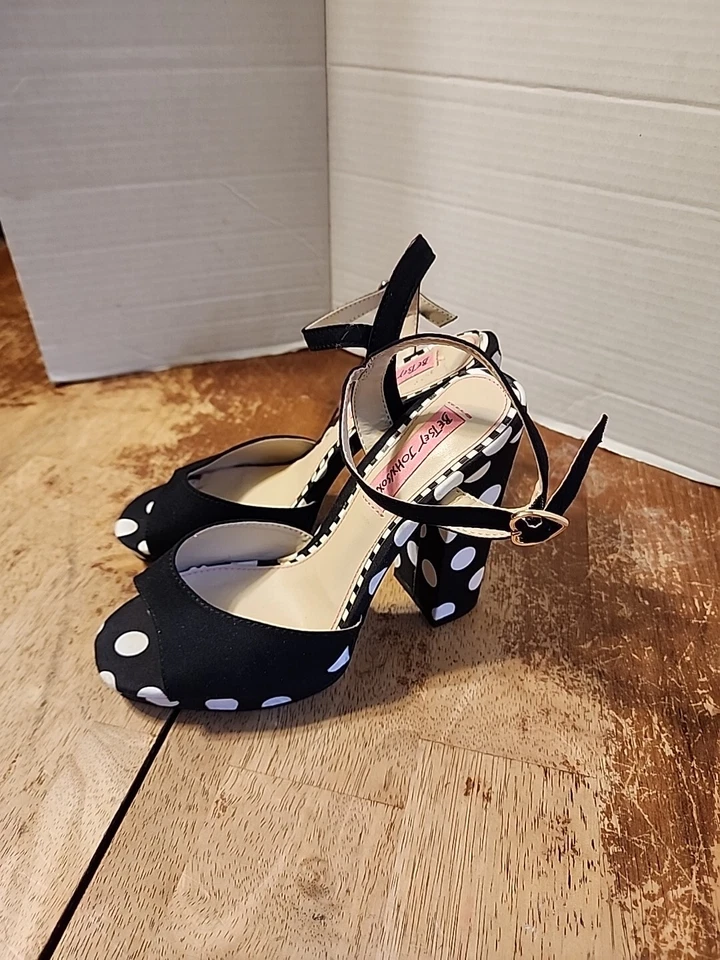 Betsy Johnson Isla 黑色带白色圆点织物 4 5/8 鞋跟露趾 6 码 — 第 4/4 张图片
