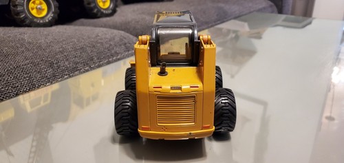 ERTL Case 90XT Diecast Skid Steer loader 1/16 Scale - Picture 5 of 10