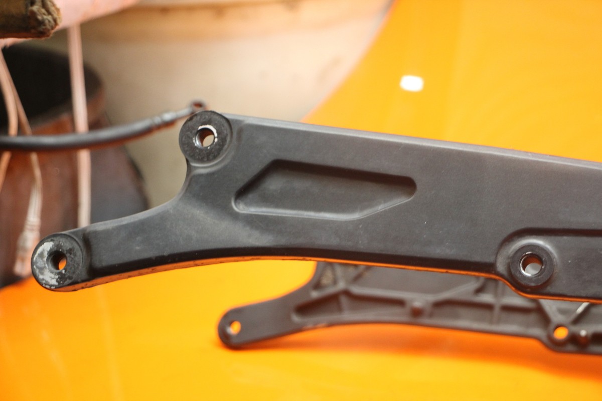 くらページ 00-01 KAWASAKI NINJA ZX12R OEM STRAIGHT REAR SUBFRAME BACK
