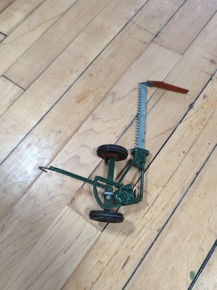 New Idea Sickle Mower 1/16 Diecast Farm Implement Replica Collectible by Topping - Image 4 of 4