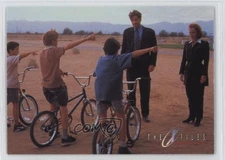 1998 Topps The X-Files: Fight the Future They Went That Way #34 1j1e