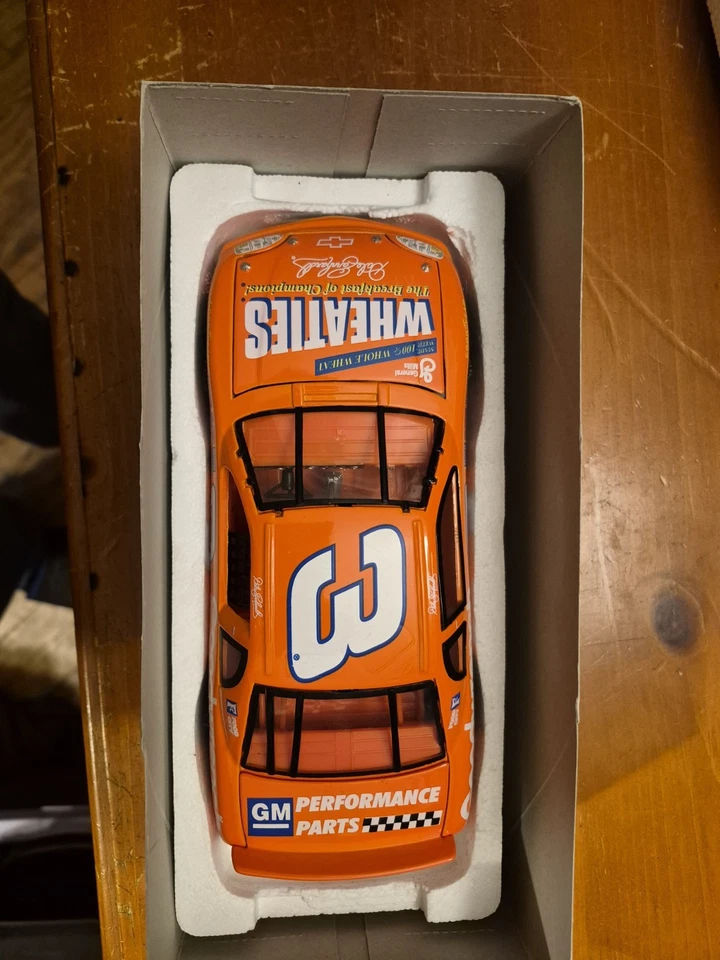 1997 Action 1:24 Dale Earnhardt #3 WheatiesHO rede de janela preta com carro 1:64 - Imagem 3 de 4