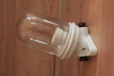 394 alte Lampe Stalllampe Kellerlampe Bauhaus Glaskolbenlampe Keramiksockel 50er