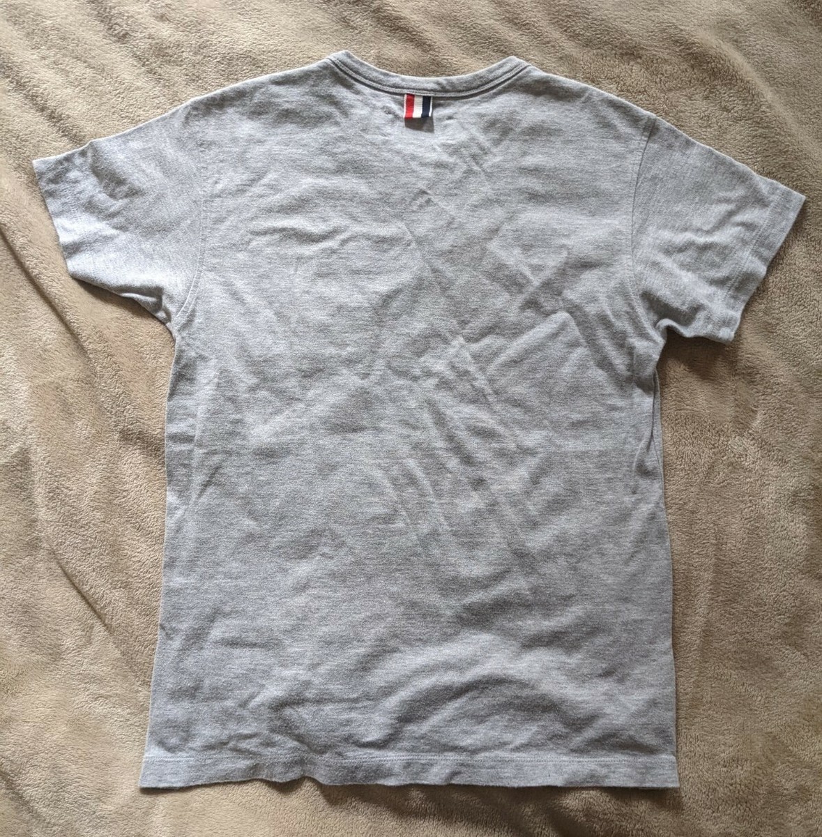 【送料&関税込】Thom Browne Gray Short-sleeved T-shirt Thom Browne Short Sleeve Contrast T-Shirt Light Grey at
