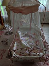 Lit de poupee ancien