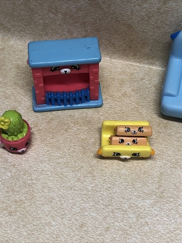 SHOPKINS Happy Places Happy Home Replacement Pieces Popette And Petkins - Picture 7 of 8