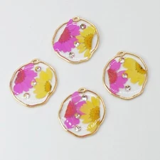 4PCS Gold Tone Dry Pressed Flower Resin Irregular Round Charm Pendant GYX2211