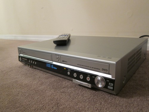 Panasonic DMR-ES35V Dubbing DVD Recorder Player VHS VCR Combo w/ remote - Picture 3 of 5