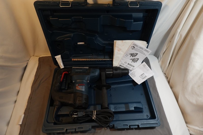 Bosch RH540M Heavy-Duty 12A 1-9/16" SDS-Max Variable Speed Rotary Hammer w/Case*