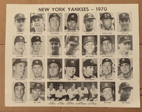 1970 NEW YORK YANKEES TEAM ISSUE TEAM PHOTO HEADS W/FACSIMILE AUTO MUNSON ROOKIE