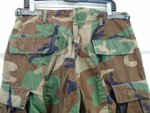 Pantalones de camuflaje militares de EE. UU. clima cálido BDU medianos regulares 1996 149-G - Imagen 7 de 12