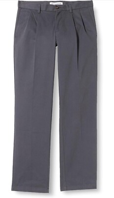 Amazon Essentials Men's Classic-fit Wrinkle-Resistant Pleated Chino Pant, 29x32