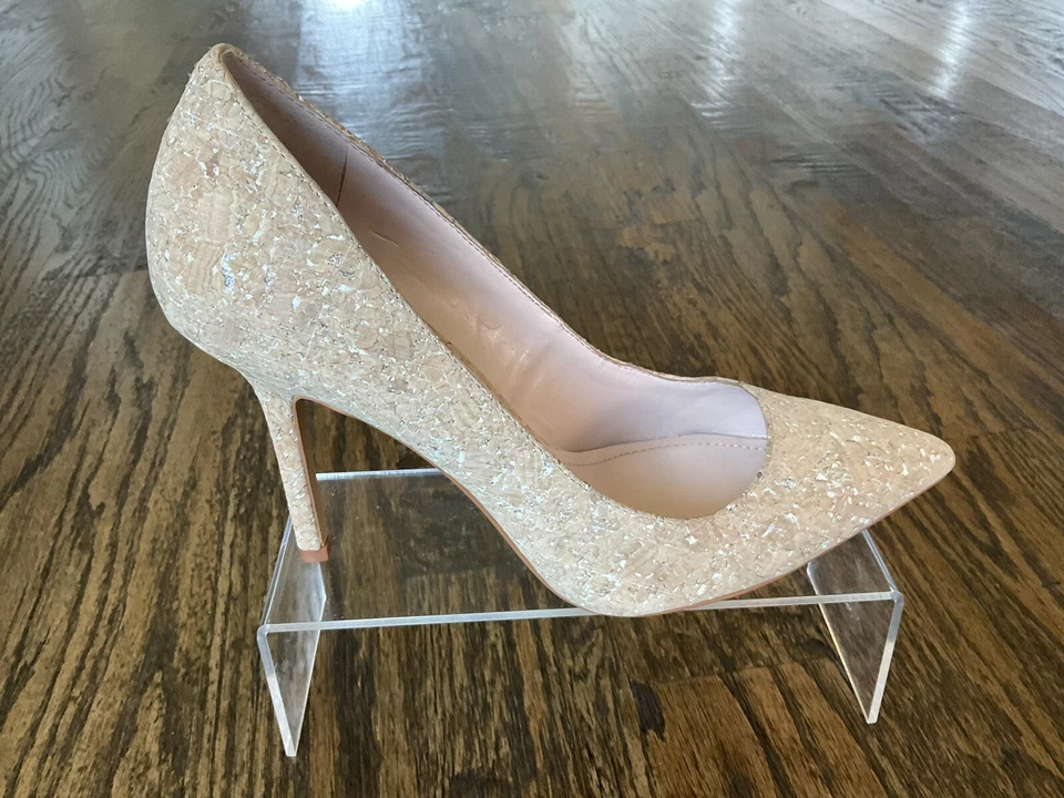 Sapato Feminino Vince Camuto Harty Bege Bombas Couro Stilleto EUA 9 M - Imagem 4 de 4