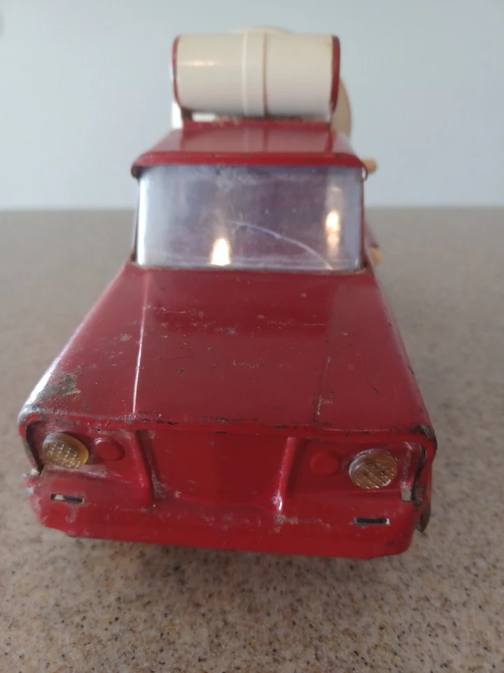 Camión mezclador de cemento vintage TONKA Jeep de 9" de largo - rojo Foto 2 de 4